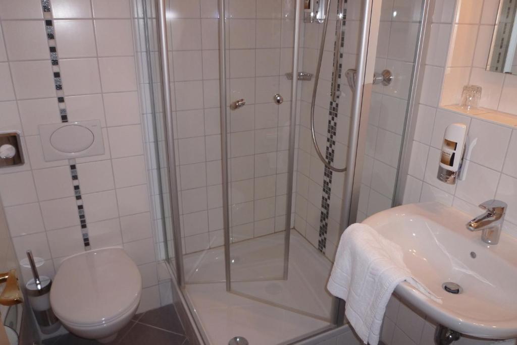Hotel Garni M\u00F6we Tutzing Zimmer foto